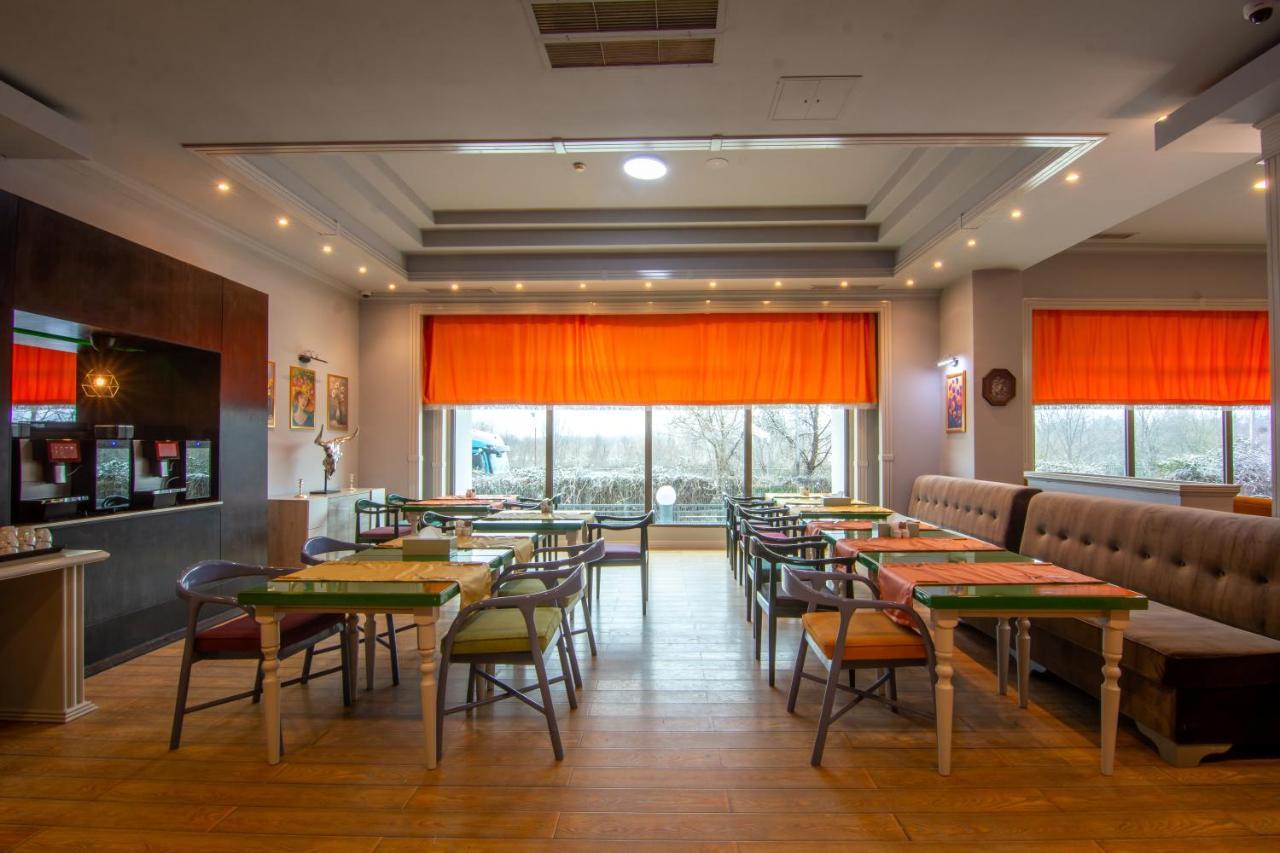 Phoenicia Express Hotel Bukarest Exteriör bild